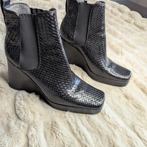 STEPHANE KELIAN BLACK WOVEN LEATHER EDGE BOOTS WOMENS SIZE 9